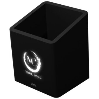 SCX.design O11 antibakteriell penneholder med lysende logo og dobbel USB utgang